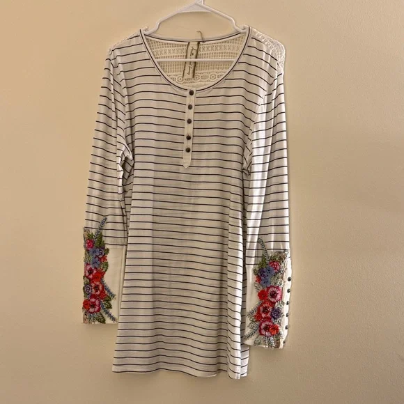 Aratta Silent Journey Embroidered Striped L/S - Picture 1 of 6